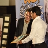 قهرمان دوومیدانی ایران و آسیا ‌‌مدالش را به خانواده شهید مدافع حرم اهدا کرد