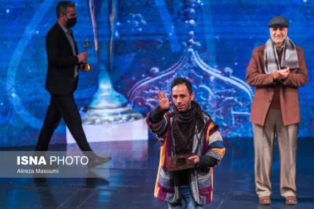 نمایش «پرواز پرندگان مهاجر در صبح روز آخر» در جشنواره بین‌المللی تئاتر فجر حائز رتبه شد