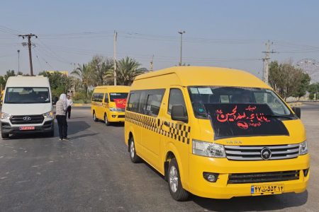 خدمت رسانی تاکسی ون های شهرداری اهواز به زوار اربعین حسینی در مرز چذابه +فیلم