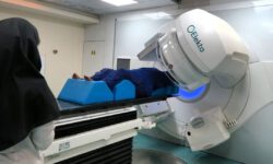 انجام اولین پرتو درمانی توسط دستگاه جدید شتاب‌دهنده در بیمارستان گلستان اهواز